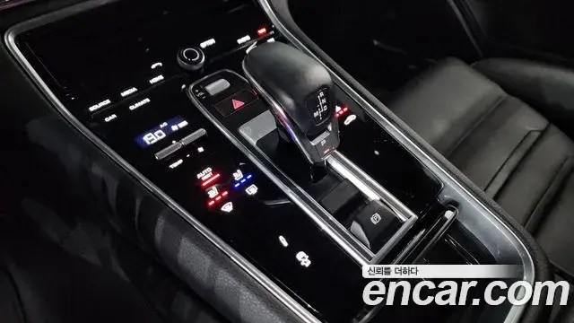 Porsche Panamera 2020 — Şəkil 33/39