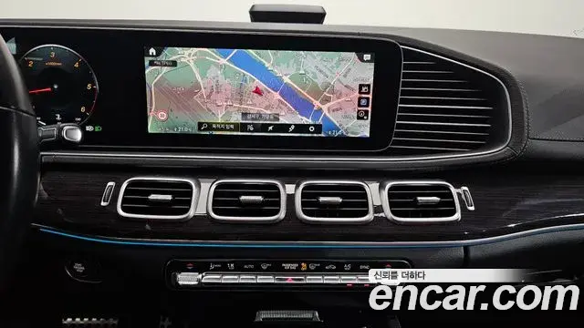 Mercedes-Benz GLE-Class 2023 — Photo 9/36