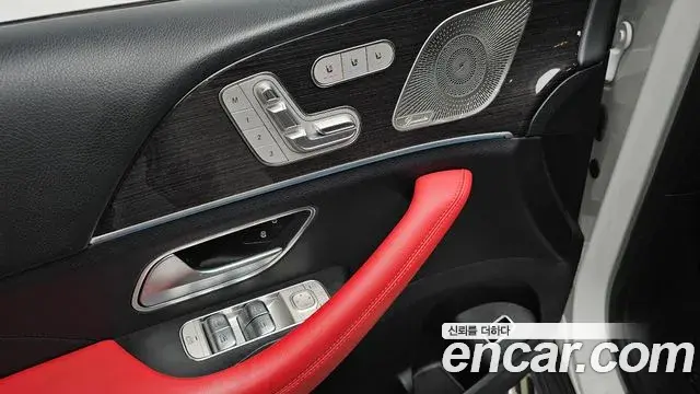 Mercedes-Benz GLE-Class 2023 — Photo 29/36