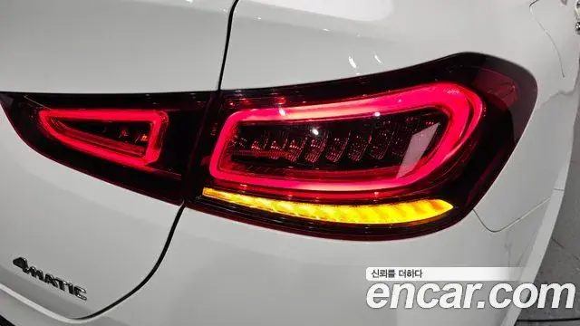 Mercedes-Benz GLE-Class 2023 — Photo 4/36