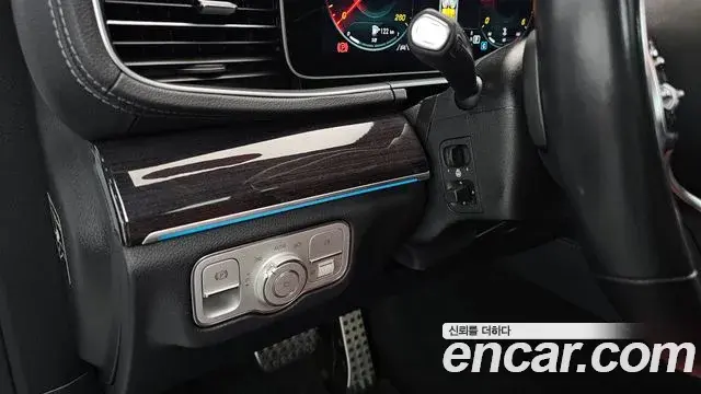 Mercedes-Benz GLE-Class 2023 — Photo 16/36