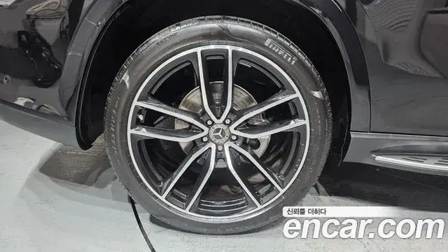 Mercedes-Benz GLS-Class 2024 — Photo 37/45