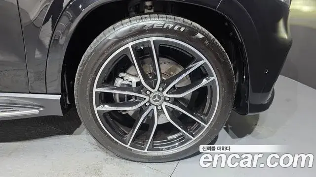 Mercedes-Benz GLS-Class 2024 — Photo 2/45