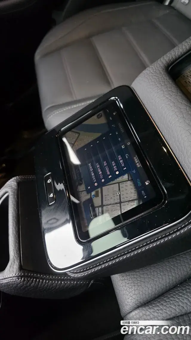 Mercedes-Benz GLS-Class 2024 — Photo 25/45