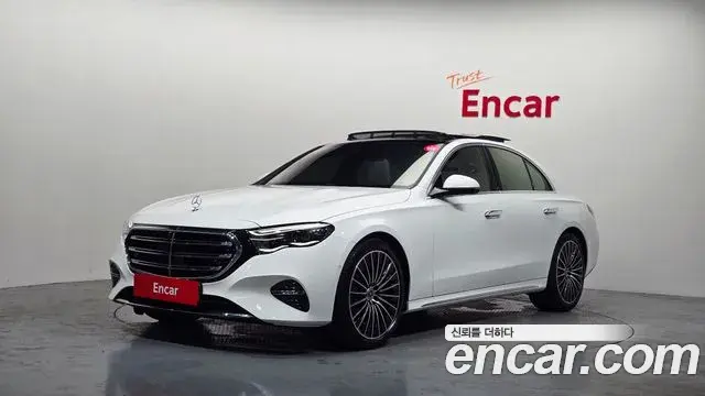 Mercedes-Benz E-Class 2025 — Photo 30/34