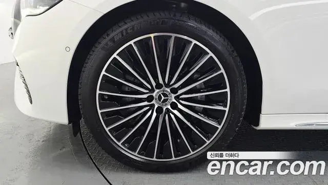 Mercedes-Benz E-Class 2025 — Photo 31/34