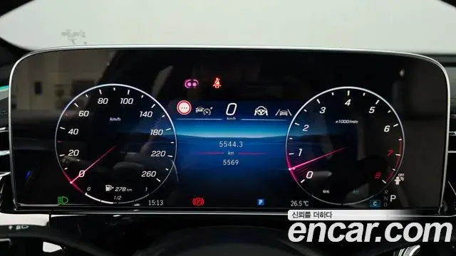 Mercedes-Benz E-Class 2025 — Photo 13/34