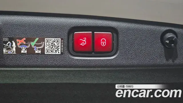 Mercedes-Benz E-Class 2025 — Photo 32/34