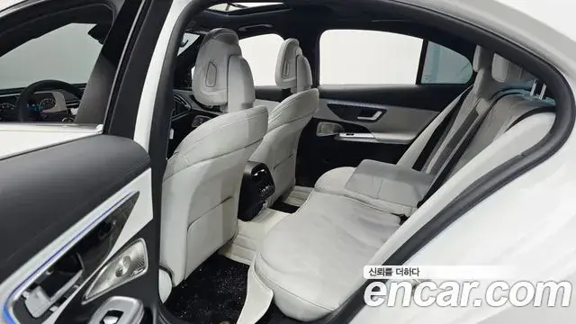 Mercedes-Benz E-Class 2025 — Photo 1/34