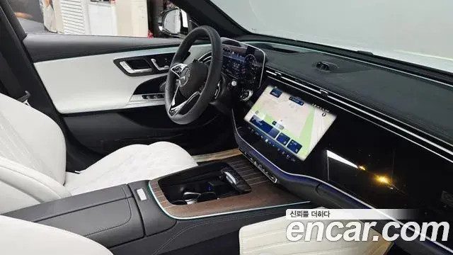 Mercedes-Benz E-Class 2025 — Photo 5/34