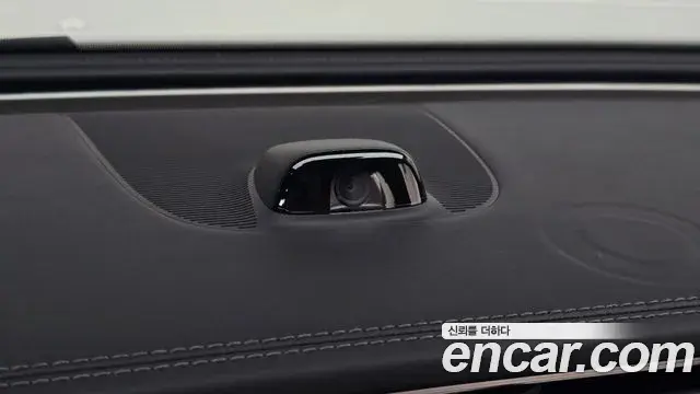 Mercedes-Benz E-Class 2025 — Photo 22/34