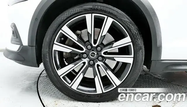 Volvo V60 Cross Country 2021 — Photo 7/20
