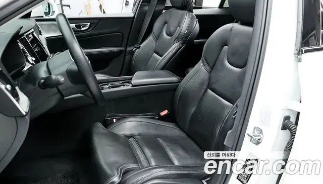 Volvo V60 Cross Country 2021 — Photo 15/20