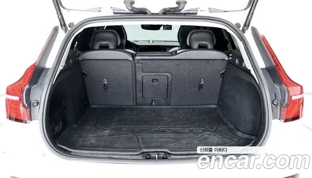 Volvo V60 Cross Country 2021 — Photo 12/20
