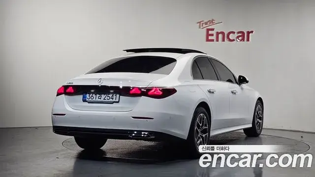 Mercedes-Benz E-Class 2026 — Фото 1/20
