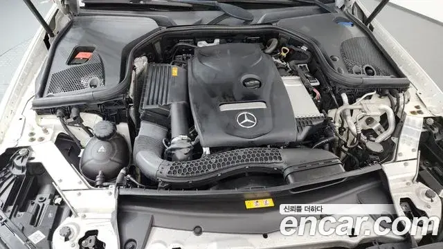 Mercedes-Benz E-Class 2018 — ფოტო 28/33