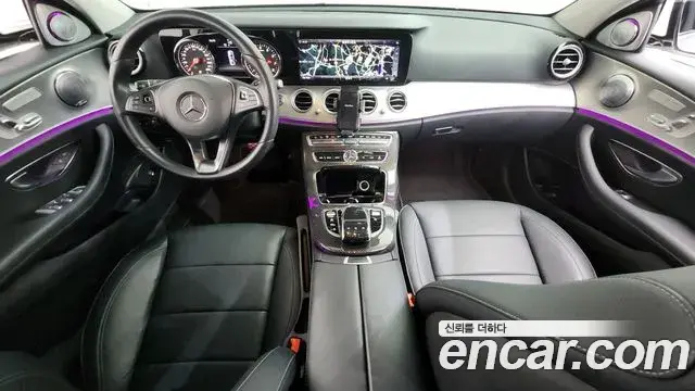 Mercedes-Benz E-Class 2018 — ფოტო 16/33