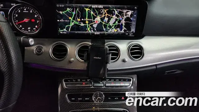 Mercedes-Benz E-Class 2018 — ფოტო 14/33
