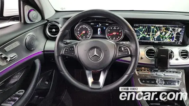 Mercedes-Benz E-Class 2018 — ფოტო 13/33