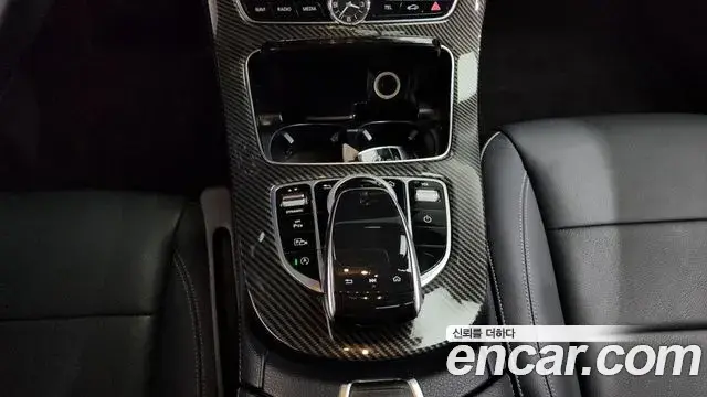 Mercedes-Benz E-Class 2018 — ფოტო 19/33
