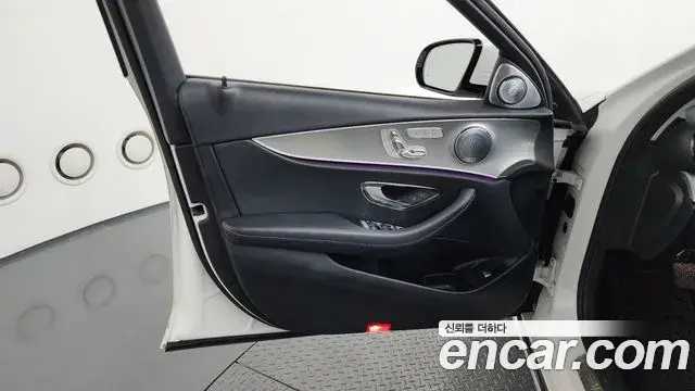 Mercedes-Benz E-Class 2018 — ფოტო 9/33