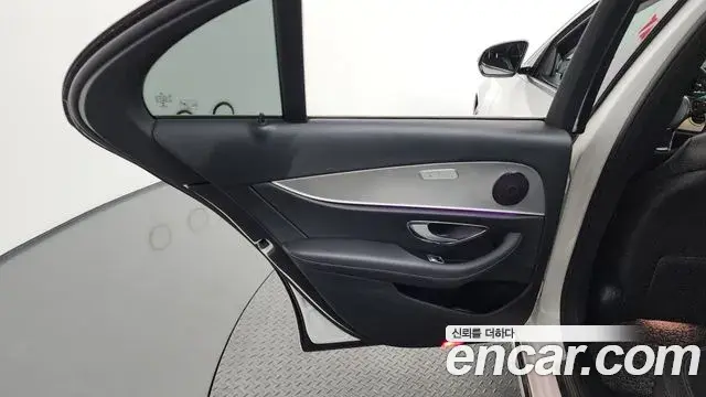 Mercedes-Benz E-Class 2018 — ფოტო 5/33