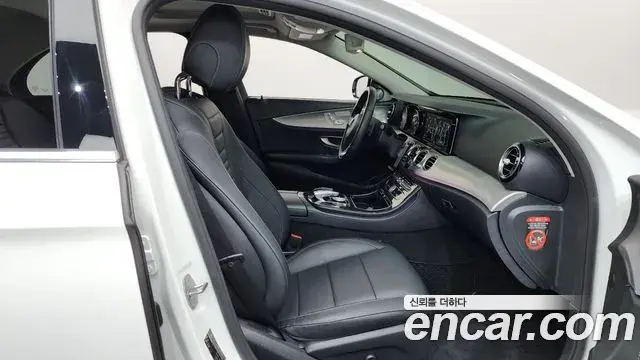 Mercedes-Benz E-Class 2018 — ფოტო 6/33