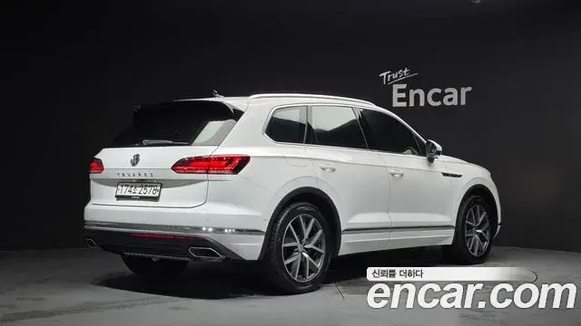 Volkswagen Touareg 2020 — ფოტო 3/20