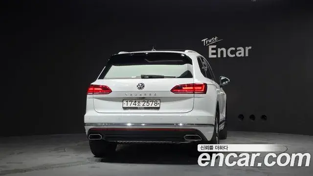 Volkswagen Touareg 2020 — ფოტო 12/20