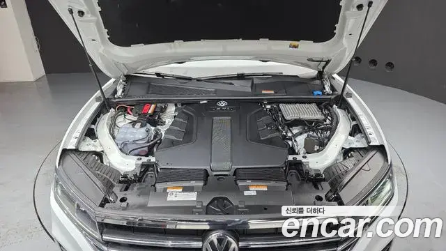 Volkswagen Touareg 2020 — ფოტო 13/20
