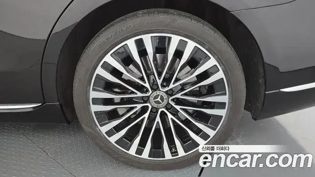 Mercedes-Benz S-Class 2021 — Photo 19/30