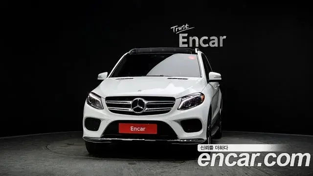 Mercedes-Benz GLE-Class 2018 — Şəkil 23/34