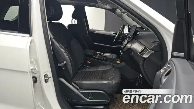 Mercedes-Benz GLE-Class 2018 — Şəkil 34/34