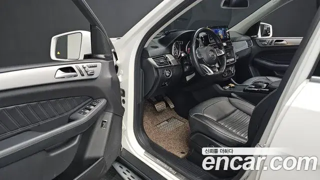 Mercedes-Benz GLE-Class 2018 — Şəkil 27/34