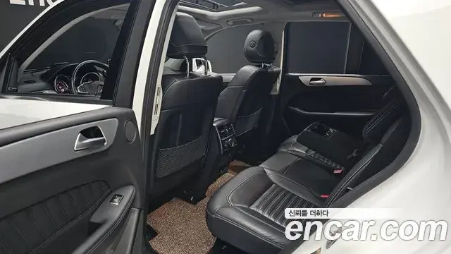 Mercedes-Benz GLE-Class 2018 — Şəkil 3/34