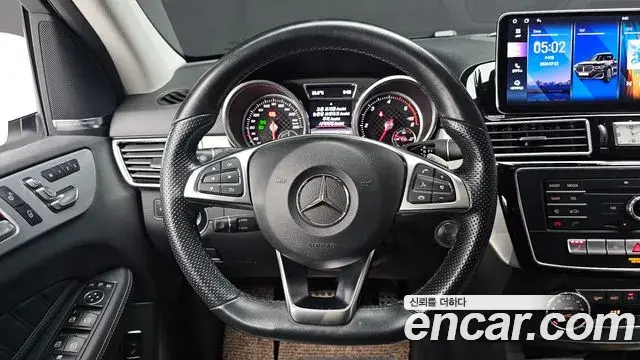 Mercedes-Benz GLE-Class 2018 — Şəkil 8/34