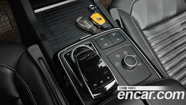 Mercedes-Benz GLE-Class 2018 — Şəkil 29/34