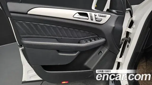 Mercedes-Benz GLE-Class 2018 — Şəkil 5/34
