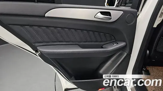 Mercedes-Benz GLE-Class 2018 — Şəkil 13/34