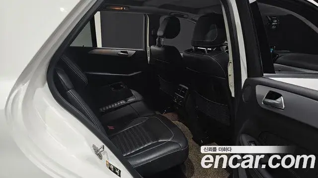 Mercedes-Benz GLE-Class 2018 — Şəkil 22/34