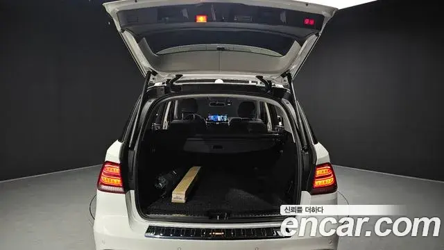 Mercedes-Benz GLE-Class 2018 — Şəkil 15/34