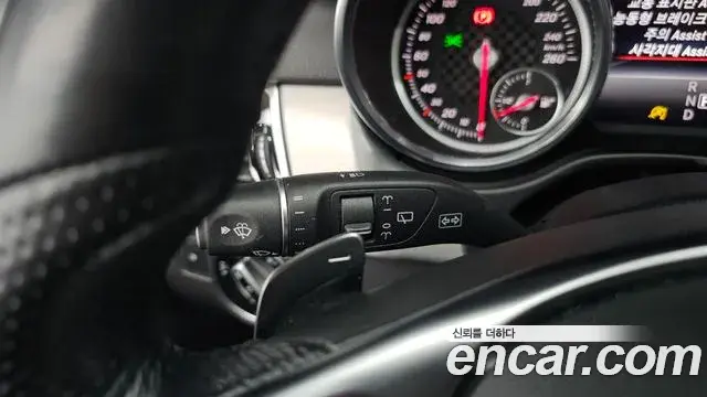 Mercedes-Benz GLE-Class 2018 — Şəkil 32/34