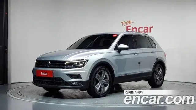 Volkswagen Tiguan 2018 — ფოტო 16/20