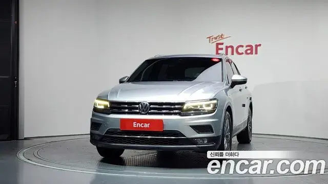 Volkswagen Tiguan 2018 — ფოტო 17/20