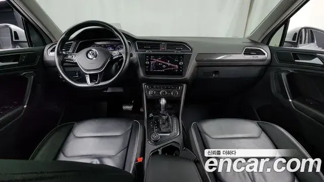 Volkswagen Tiguan 2018 — ფოტო 6/20