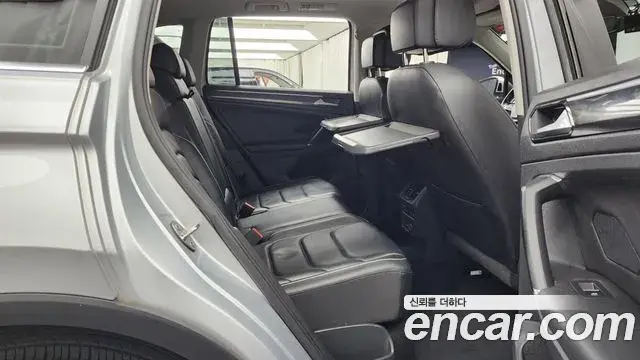 Volkswagen Tiguan 2018 — ფოტო 2/20