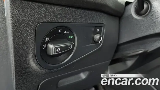 Volkswagen Tiguan 2018 — ფოტო 7/20