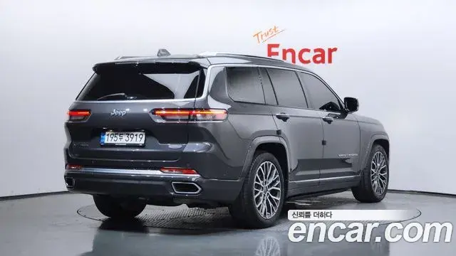 Jeep Grand Cherokee 2021 — Photo 22/35