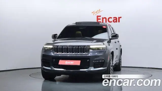 Jeep Grand Cherokee 2021 — Photo 17/35