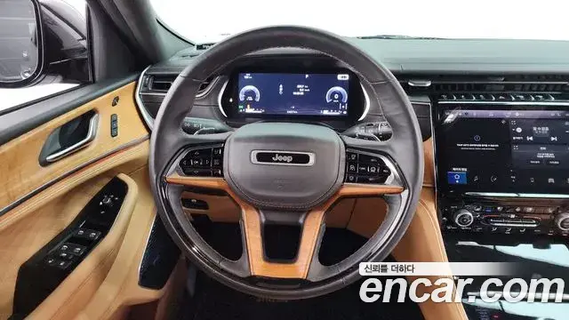Jeep Grand Cherokee 2021 — Photo 19/35